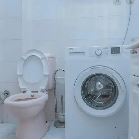 Bakirkoyde Essiz Harika Konumda Daire